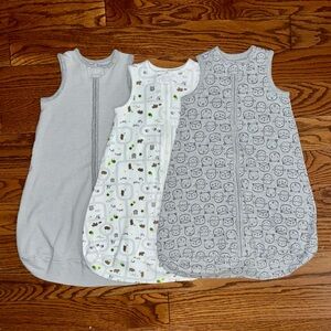 Carter’s set of 0-3month grey & white print sleep sacs